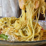 ナナイロパスタ - 本日の気まぐれパスタ「海老とトマトの冷製カッペリーニ 1,180円＋大盛り 250円」。