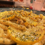 ナナイロパスタ - 本日の気まぐれパスタ「ベーコンとコーンとズッキーニのハニーマスタードショートパスタ 1,080円＋大盛り 250円」。