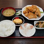 Izakaya Oshoku Jidokoro Sukeroku - とりのから揚げ定食（750円）