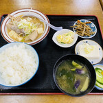 Yoshinoya - 「もつ煮込み定食」800円税込み