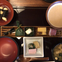 浅草むぎとろ 本店 - 左下お椀にご飯入れてない画像。f^_^;