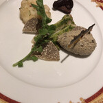 マッシュルーム - 鮎と夏トリュフのムース フィレのソテーバジルソース ミントで和えた桃を添えて