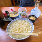 うどん心 - これが「大』盛り。並の1．8杯くらいでしょうか？
小麦粉の高騰で麺量は正直言って減りました。
数年前は「中』でも必死でしたら‼︎