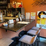 炭火焼鳥はれるや - 座敷側ミニカウンター。