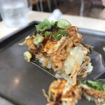 鉄板酒場 お好み焼き 大五郎 - 一口にカット