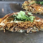 鉄板酒場 お好み焼き 大五郎 - 断面