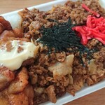 とうごう - 肉どん唐揚げ弁当(半ライス)