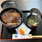 角屋 - 鰻丼2500円　三河一色産5Pサイズ一匹使用