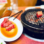 Honto Saya - 特上カルビ　タレの方がお肉とのバランスがよくオススメです。厚みはあるのですが、焼きすぎない方が美味しい。