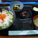 魚屋直営食堂　魚まる - 