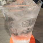 Darts UP - ドリンク写真:先ずはテーブル席でレモンサワー660円税込