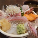 Shokudou Osakanaya - 日替り　得盛海鮮丼　なんと1,100円❗