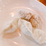 シスター - オマケの水餃子とつくね