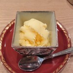 茜坂大沼 - パッションフルーツのアイスクリーム