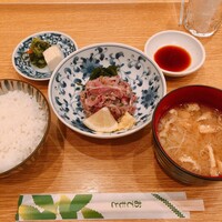 新宿割烹 中嶋 - 刺身定食（880円）