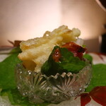 日本料理 幸庵 - 黄ニラの天婦羅・えごまブルーチーズと梅肉巻き・鴨ロース燻製セロリの茎巻き