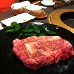 四季の家 - ここのお肉は絶品です(^-^)/
            噛まなくてもお口に入れただけでフワッととろけてなくなってしまうぐらぃ…
            最高級のお肉なのに、お値段もお手頃です(σ｀3´)σ見ぃ〜けっ！