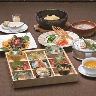 夏の ガーデンズコース 遊び心光る9種の前菜や 名物イカの天ぷら 石焼炒飯など全8品 廣東料理 水蓮月 阪急西宮ガーデンズ店 西宮北口 中華料理 食べログ