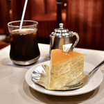 Meikyoku kohi shinjuku ranburu - 【ケーキセット@税込1,100円】ニューヨークチーズケーキ＋アイスコーヒー