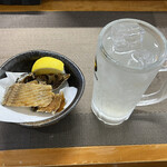 食彩厨房 甚兵衛 - まながつおの骨せんべいとレモンサワー