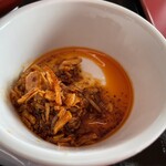 ラーメン もっけだの - 赤唐味噌中華普通ニンニクショウガの別皿食べるラー油