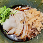 本町製麺所 本店 - ぶっかけ   いやぁ、美味いなぁ！麺が最高に美味い！つるつるの肌、柔らかいのかなと思いきや噛み切る瞬間まで歯を押し返してくる弾力！そんでもってぶっかけのツユがほんのり甘くて美味いこと！パーフェクト！