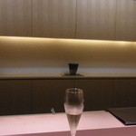 神楽坂 石かわ - カウンター席インテリア