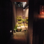 神楽坂 石かわ - エントランスと中庭