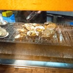 磯料理ヨット - 目の前で焼いてくれる