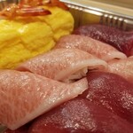 出羽鮨 - マグロにぎり。