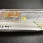 Kakino Hazushi Yamato - 巻きずしの箱を開けると、お箸とガリも一緒に入ってました。