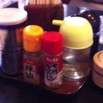 麺堂 稲葉 - 卓上調味料