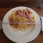 グルービー - ソーセージとじゃがいものパスタ（マスタード味）1210円　お皿の直径26cm