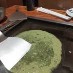 月島もんじゃ くうや - 生地を焼いて