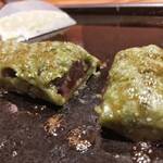 月島もんじゃ くうや - あんこを巻いてシロップを掛け完成