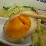 香味拉麺 - 煮玉子は、めちゃ濃いお味
