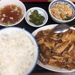 方来亭 - 牛肉とキノコ炒め定食