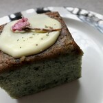 チリムーロ - 桜香るよもぎのホワイトチョコがけケーキ