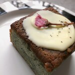 チリムーロ - 桜香るよもぎのホワイトチョコがけケーキ