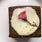 チリムーロ - 桜香るよもぎのホワイトチョコがけケーキ
