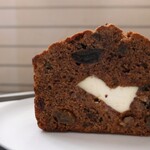 チリムーロ - チャイティードライフルーツ クリームチーズ入りケーキ