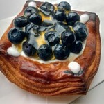 パン家のどん助 - フレッシュブルーベリー
