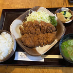 とんかつ治作 - ジャンボロースカツ定食ご飯大盛り