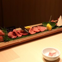 牛刺しと焼肉 仔虎 クリスロード店 - 極み盛り＋牛タン