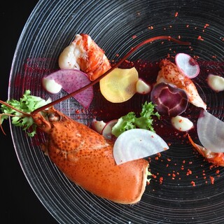 旬の食材を丁寧に調理したコースディナーをお届けします
