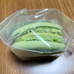 パティスリースミダ - マカロン・抹茶（側面）
