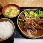 吟作 - スペアリブの旨煮定食。900円。