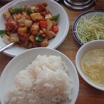 Honkon Yatai Ichiba - 鶏肉とピーマンの辛子炒め。