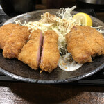 キセキ食堂 - 厚切り肉をカットしたんだ。キセキ定食は1枚肉。