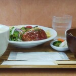 小さな食堂 ヒロ - 日替わり定食 煮込みハンバーグ定食 （税込）700円　※正面から　(2021.07.13)